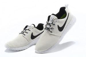 Nike Roshe Run белые с черным (35-40)